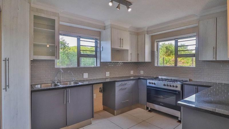 4 Bedroom Property for Sale in Hartenbos Landgoed Western Cape
